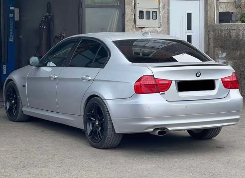 Стекло двери BMW E90